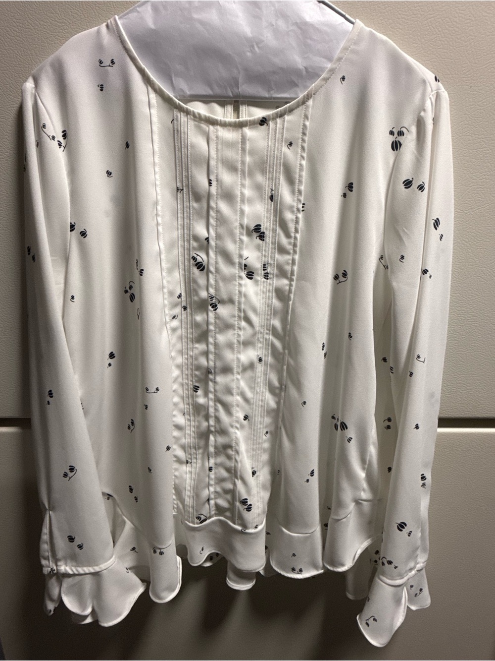 Ann Taylor Cream Long-Sleeve Pintuck Blouse with Black Dot Print
